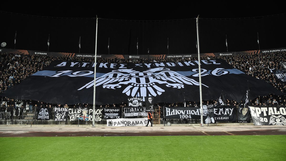 Tragická nehoda fanoušků. Řecký klub se zahalil do smutku, hrát v Lyonu ale musí